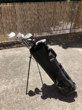 Full set of golf clubs (3 woods, 2 hybrids, irons 6-9-PW-SW, Putter) 2