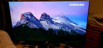 Samsung Quantom Dot Curved TV (55 Inches) 1