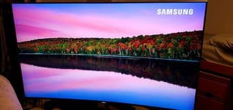 Samsung Quantom Dot Curved TV (55 Inches) 2
