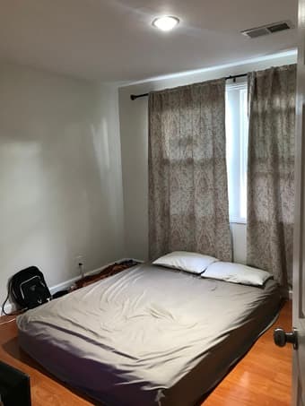 Private room in a 5-bed/3-bath house 1