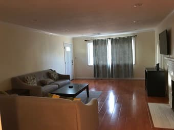 Private room in a 5-bed/3-bath house 3