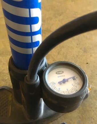 Bicycle Pump with Gauge 2