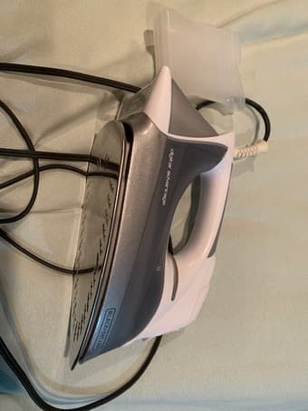 BLACK+DECKER Steam Iron 1