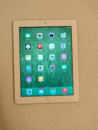 [mint condition] iPad (4th Generation) with retina display 1