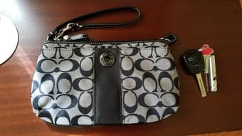 Coach wristlet (almost new) 1