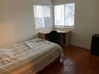 $1250-Private Bedroom-GREAT LOCATION-Washer and Dryer in unit 2