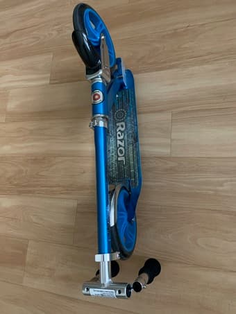 Razor A5 LUX Kick Scooter 1