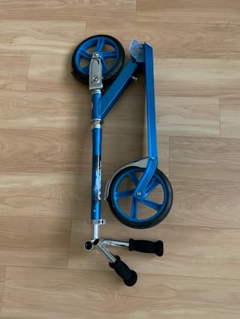 Razor A5 LUX Kick Scooter 2
