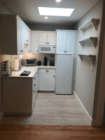 Charming studio steps from downtown 3