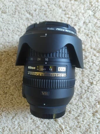 Nikon D5000 DSLR with 2 lens: 16-85VR and 55-200VR 3