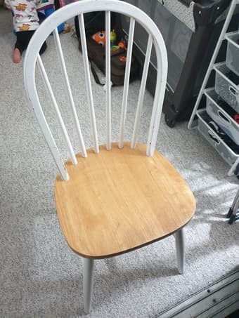 Table and chairs 3