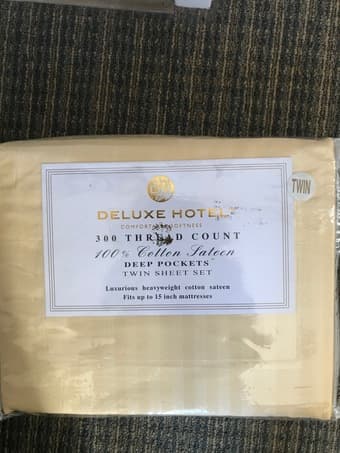 NEVER USED TWIN SHEET SET - $15 1