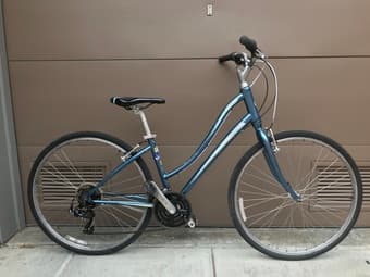 2012 Giant Cypress women’s Hybrid bicycle 1