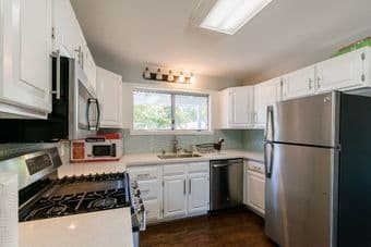 Cozy home with a spacious backyard in one of Redwood City! 2