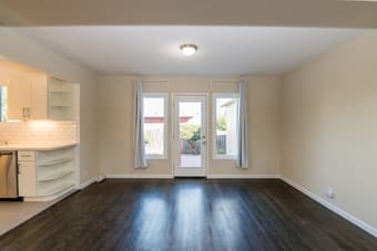 This sunny San Carlos Haus boasts an expansive living/dining space 1
