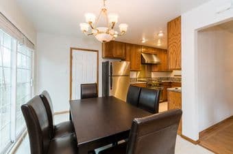 This Haus is a cozy Bungalow, just oozing with charm! 2