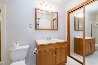 This Haus is a cozy Bungalow, just oozing with charm! 3