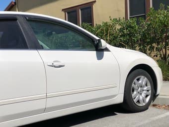 2009 Nissan Altima 2.5S Great condition & Very low millage 3