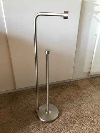 Freestanding toilet paper holder, Amazon Basics 1