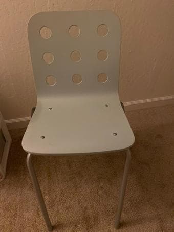 Twin bed, table and chairs 3