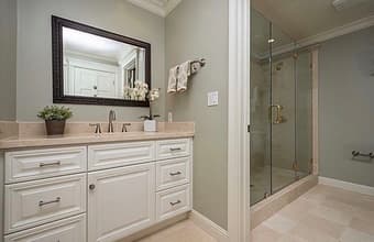 Beautiful Bedroom Available (PERFECT location) 3