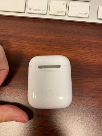 [Used] Apple - AirPods with Charging Case (1st Generation) 2