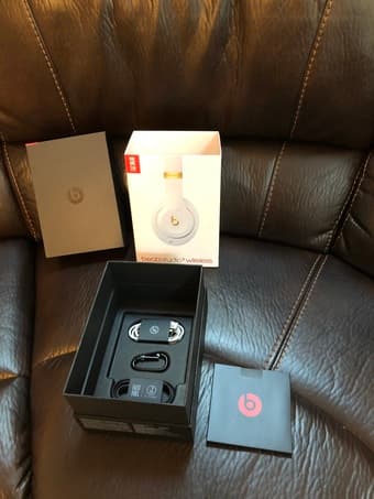 Beats Studio 3 Wireless Headphones 2