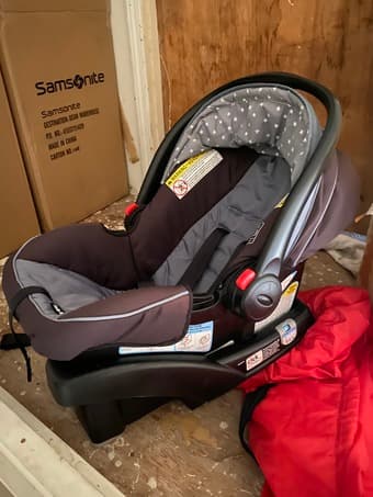 Graco SnugRide SnugLock 30 Infant Car Seat (Hatton) 1