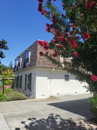 bdrm 1 block to Stanford, Caltrain, CAave / lease take-over 3