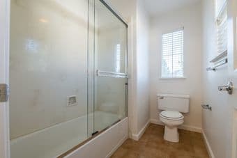 Great location - room for rent in East Palo Alto! 2