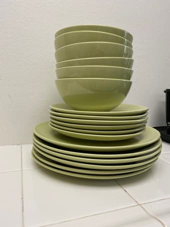 15$ O.B.O. 18-piece dinnerware set green 1