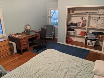 Bedroom w/ private bathroom 5 minute walk to campus in faculty ghetto 1