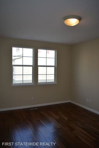3 bed 2.5 bath townhouse in Redwood City---female only 1