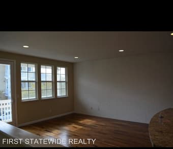 3 bed 2.5 bath townhouse in Redwood City---female only 3