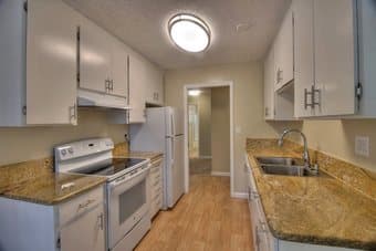 Master Suite in Sunnyvale Apartment - $1400 + Utilities, Apr 1st 3