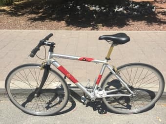moving sale:Specialized light weight bike with U lock 1