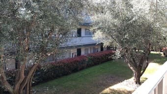 Safe private bedroom available in April 3
