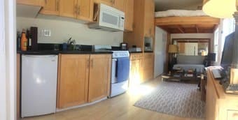 Amazing studio cottage 1 block from campus! Available April 3