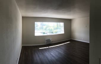 Bedroom in shared 2bed/1ba apt near end of April 1