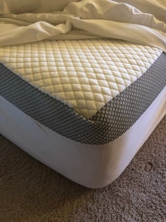 Gel Memory Foam Mattress Topper + Quilted Cover Pad (Queen) - For Sale 3