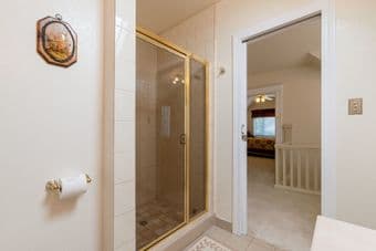 Room with closet and shared bathroom in Redwood City 2