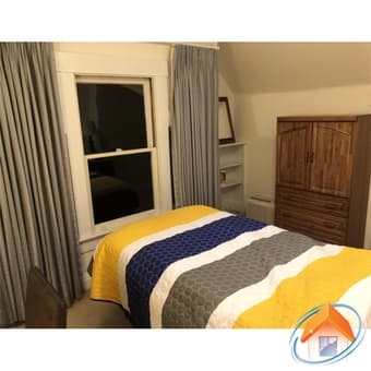 One cozy bedroom in beautiful house, walking distance to Stanford 2