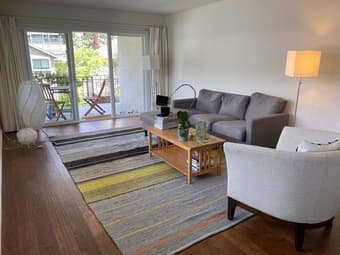 Beautiful Large Sunny 2BR/2BA Downtown Palo Alto Room 1