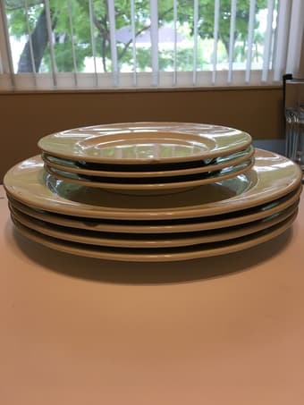 Plates (3 small, 4 large) 1