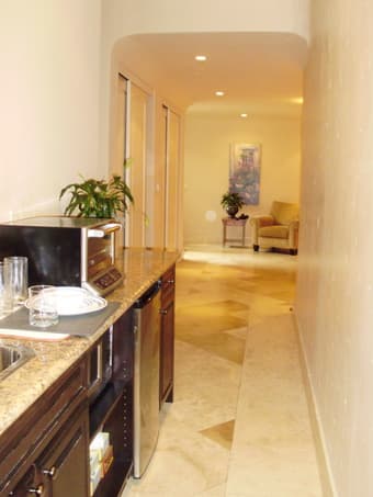 Spotless Studio Apt. 8 min bike from Campus  Avail June 7 2