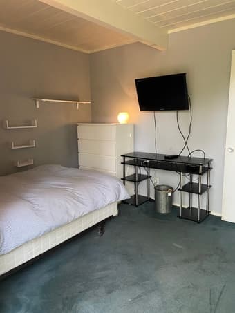 Fully furnished room w/ priv garden entrance 2
