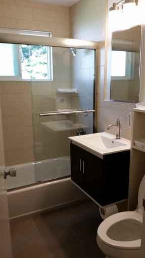 2br/1ba - 970ft2 (avail June 1) N. Berk. near Cheeseboard Pizza 2