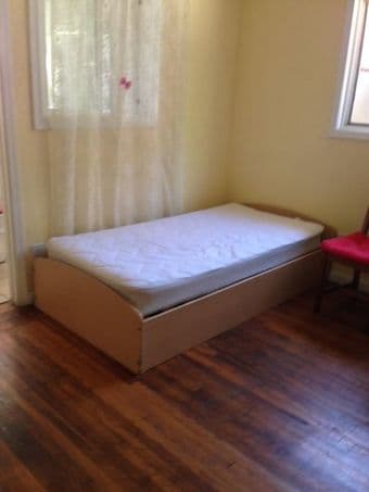 A furnished room with bath available from June 5 (menlo park) 1