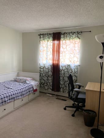 Mountain View Room 2