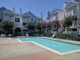 1 master bedroom with private bath in safe and quiet area at Sunnyvale 1